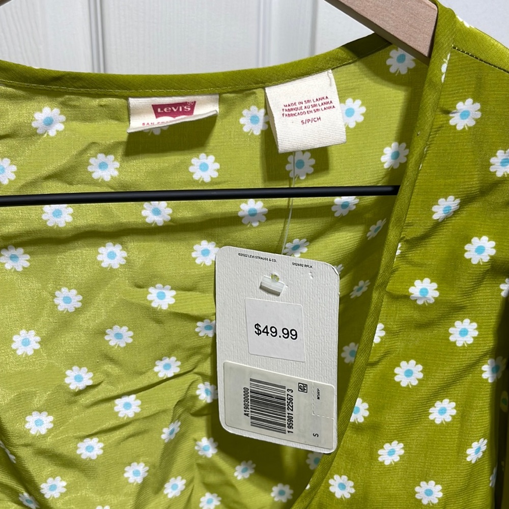 Levi’s crop top with floral detail